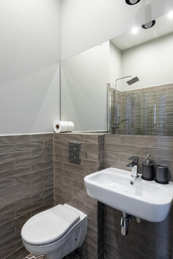 Barbacan Suites - Old Town Apartments - By Upstairs 克拉科夫 外观 照片