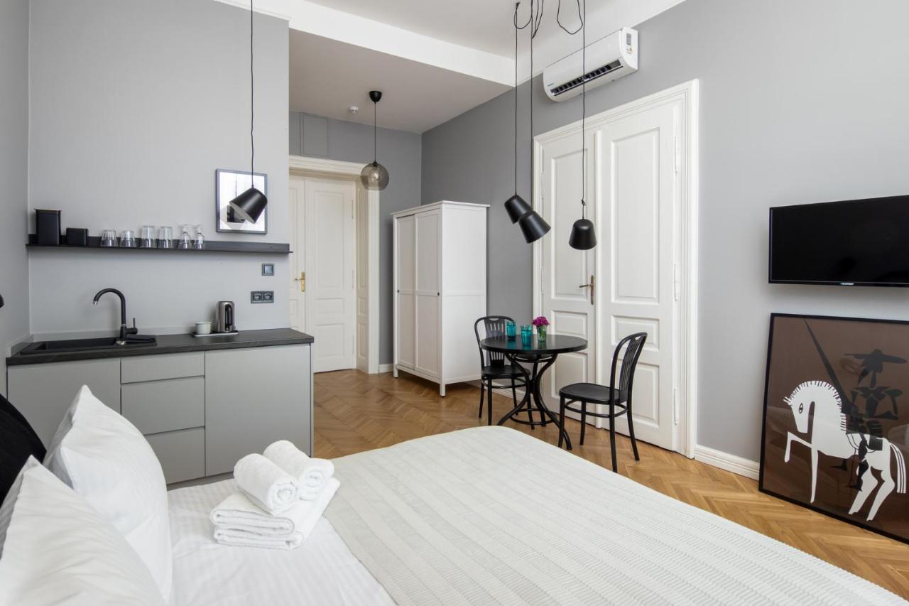 Barbacan Suites - Old Town Apartments - By Upstairs 克拉科夫 外观 照片